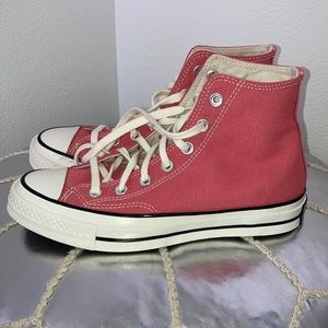 Pinkish red Chuck 70 converse!